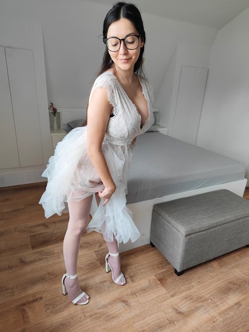 #whiteheels #nylonfeets #nylonfetısh #NylonAddicted https://t.co/BhOMKUOZmd<a href="/tag/whiteheels"class="tags">#whiteheels</a><a href="/tag/nylonfeets"class="tags">#nylonfeets</a><a href="/tag/nylonfet%C4%B1sh"class="tags">#nylonfetısh</a><a href="/tag/nylonaddicted"class="tags">#NylonAddicted</a>