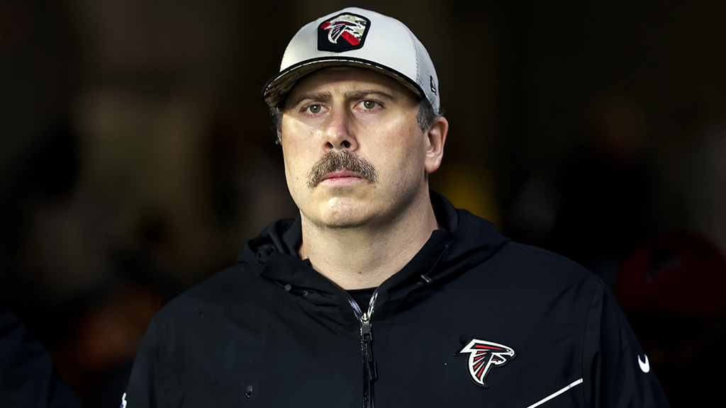 AroundTheNFL's tweet photo. Steelers interviewing ex-Falcons head coach Arthur Smith for offensive coordinator position, per @TomPelissero 

https://t.co/2KJKTfToHt https://t.co/pIdeKZ07lY