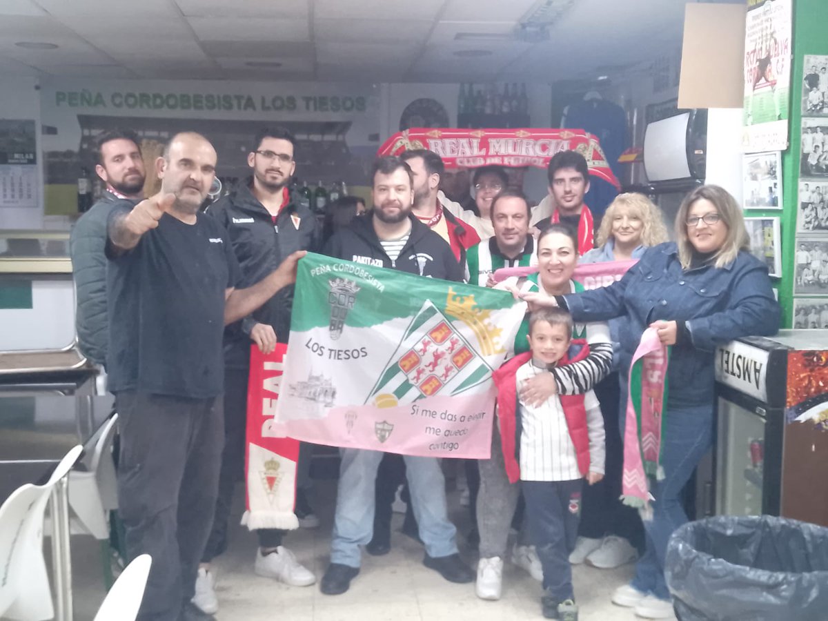 COMO UN HERMANAMIENTO Y GRACIAS HERMAN@S A LA
#peñaelitegranaderealmurcia Y #peñacordobesistalostiesos
Os Esperamos  siempre con las puertas abiertas en nuestra sede #peñacordobesistalostiesos
Siempre apoyo a nuestro equipo CÓRDOBA CF
nuestro corazón siempre será
BLANCO Y VERDE