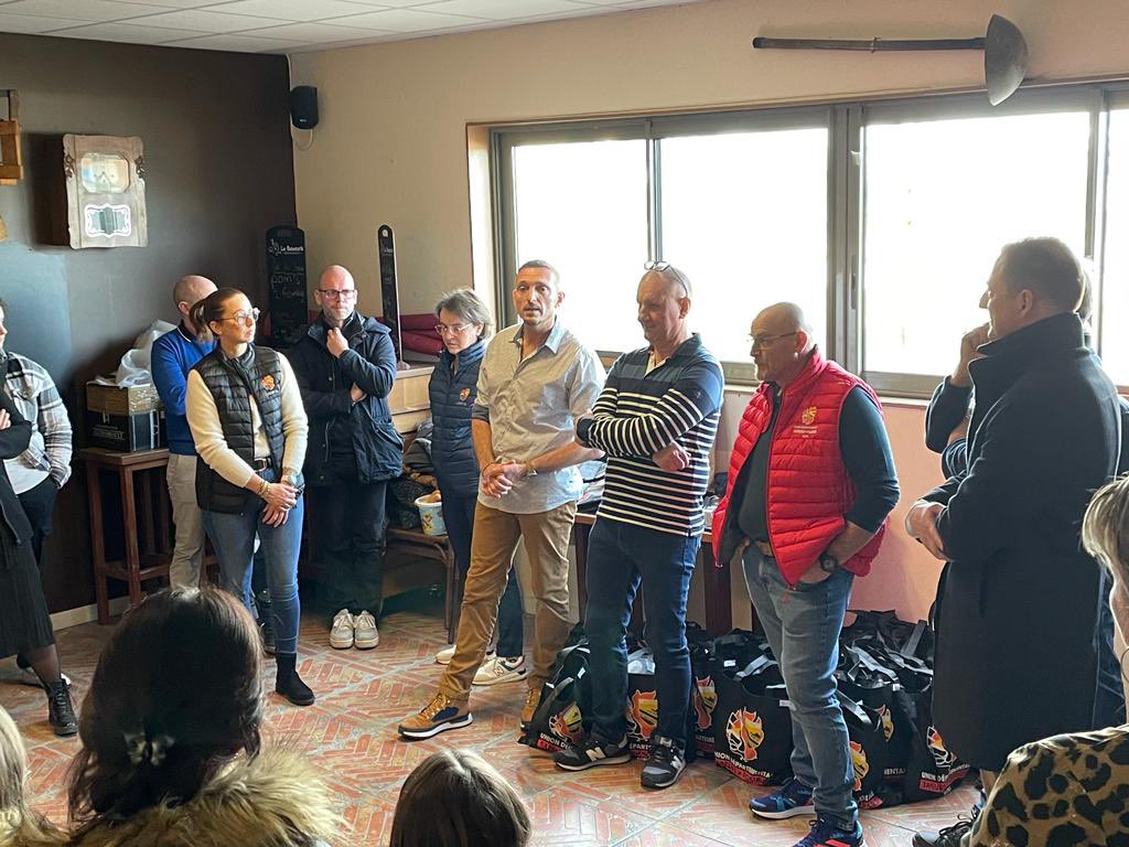 RemyAndriot's tweet photo. Ce midi, repas en compagnie des courageux pupilles du @SDIS_10 

Un beau moment de solidarité et de partage 🤝

Merci à toute l'équipe organisatrice, Alain Genneret, président #UDSP10, et Dimitri Godon, référant #ODP10 💪🙏👏

#Fierté de ce dynamisme associatif 👍 https://t.co/RZNxXBzNJf