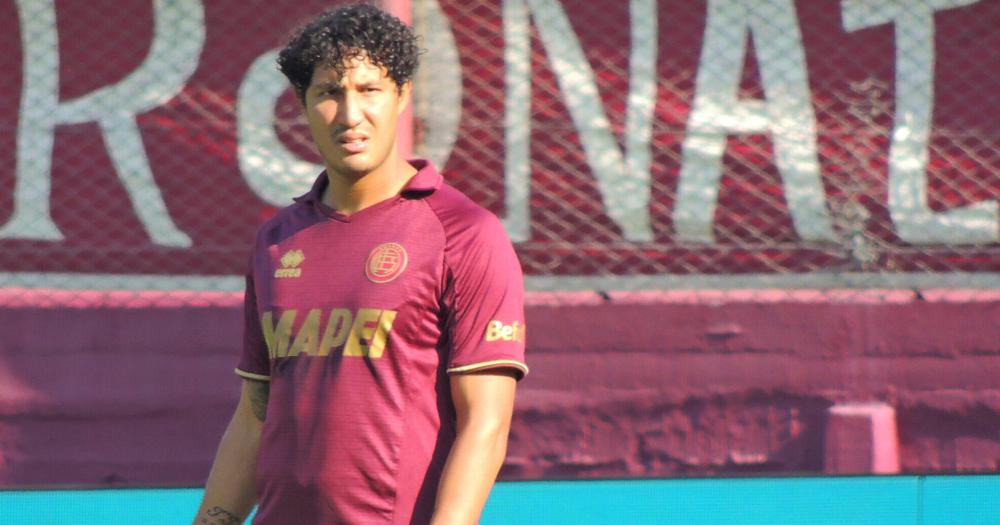 cbs_scout's tweet image. José Canale (Cat.96) tuvo un buen partido frente a San Lorenzo en la victoria de Lanús por 2 a 0.

Muy bien de arriba, no dejó jugar a Bareiro.

El paraguayo venía de ser expulsado en el último encuentro contra Racing de una manera insólita.