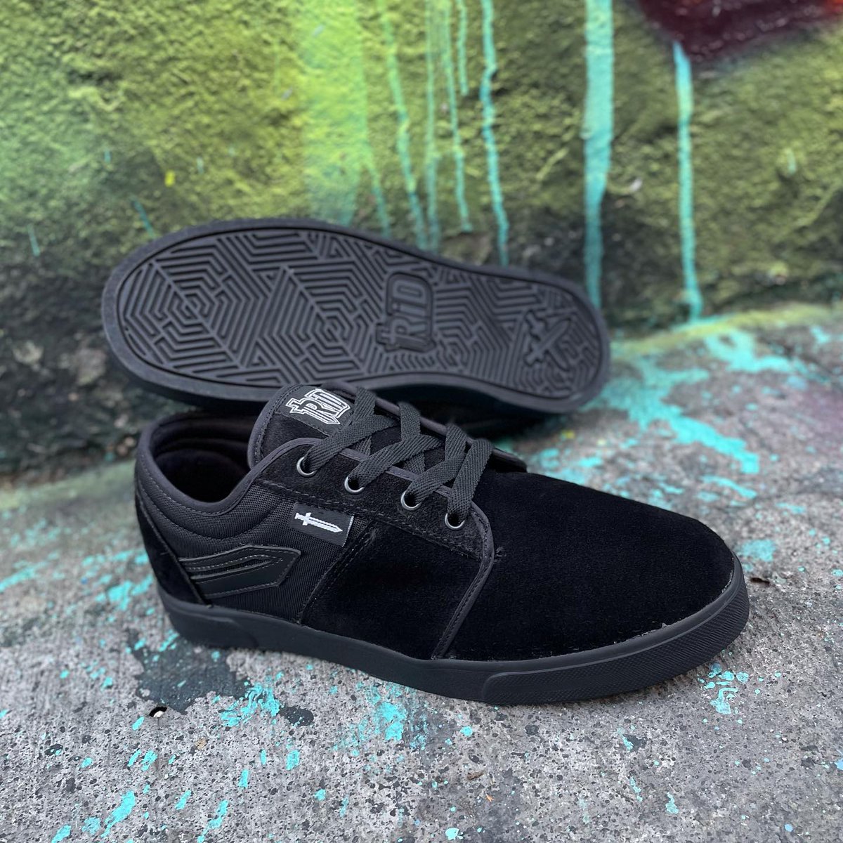 Tennis Rid Shoes Modelo ROCKET en tono negro,  siente su comodidad y elegancia,corre po  los tuyos 🛹😎💯🇲🇽
 Disponibles en <a href="/Zarapeskateshop/">Zarape Skateshop 🇲🇽</a> ubicados en la calle Tenayuca 55 B Col Letran Valle #CDMX .

💥Lunes a Domingo💥
⏰ 11:00am - 7:00pm.

Info:
Tel: 5556 8824 70 Sucursal