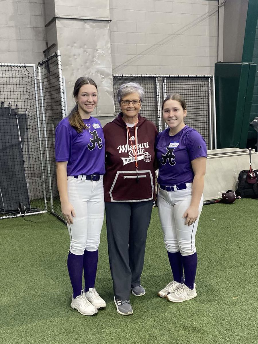 I had a great time at the @MSUSoftball pitching/catching camp today! I learned some helpful drills and tips to improve my skills. Thank you @HollyRHesse for hosting a fantastic camp! <a href="/AcesFPMidMO/">Aces Fastpitch (Mid-MO)</a> <a href="/HeliasSoftball/">Helias Catholic Softball</a> <a href="/tbartlett76/">Taylor Bartlett</a>