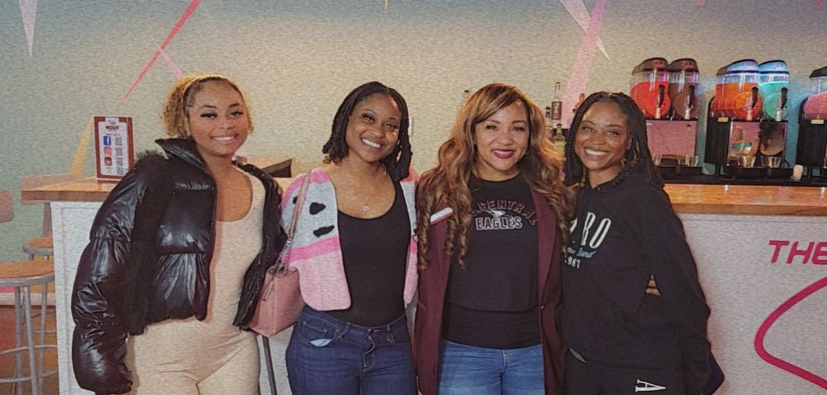 My favorite twins ❤️
#EAGLEPRIDE