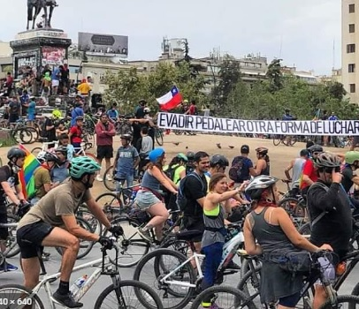 SebastianRochaZ's tweet photo. Quizás son muy niños, pero durante el Gobierno de Piñera no había día que los "ciclistas furiosos" no jodieran con sus caravanas.

Cambio el gobierno y desaparecieron, como si todos los problemas de Chile se hubiesen solucionado.🤔

Adjunto foto para que los conozcan👇 https://t.co/Atyk8fQx87