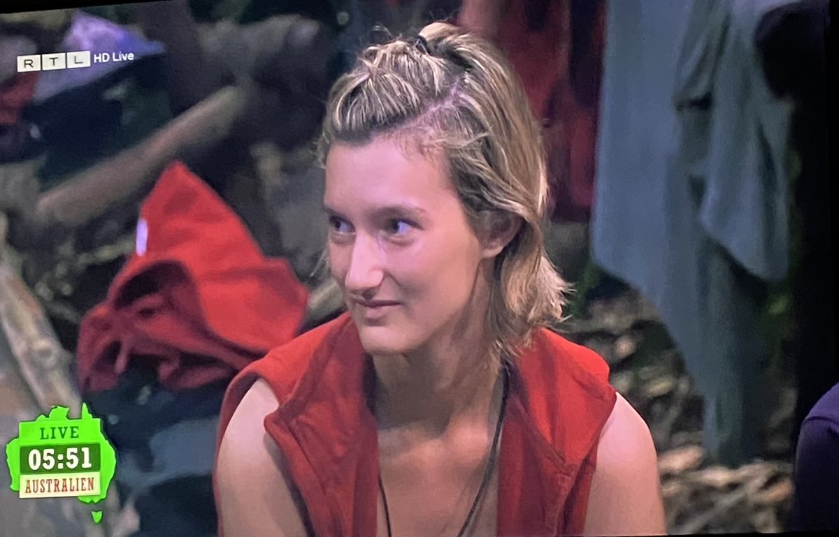 love_trashtv's tweet photo. Wenn du dich über eine Ananas gefreut hast, Sexträume über einen vergebenen Mann hattest, geweint hast weil du nicht zur Prüfung gehst, deine nassen Socken auf Lucys Schlüpfer gehängt hast, deine Mutter als hässlich betitelst und dich irgendwie trotzdem keiner mag. 🤔 

#ibes https://t.co/pRq5UAyJFV