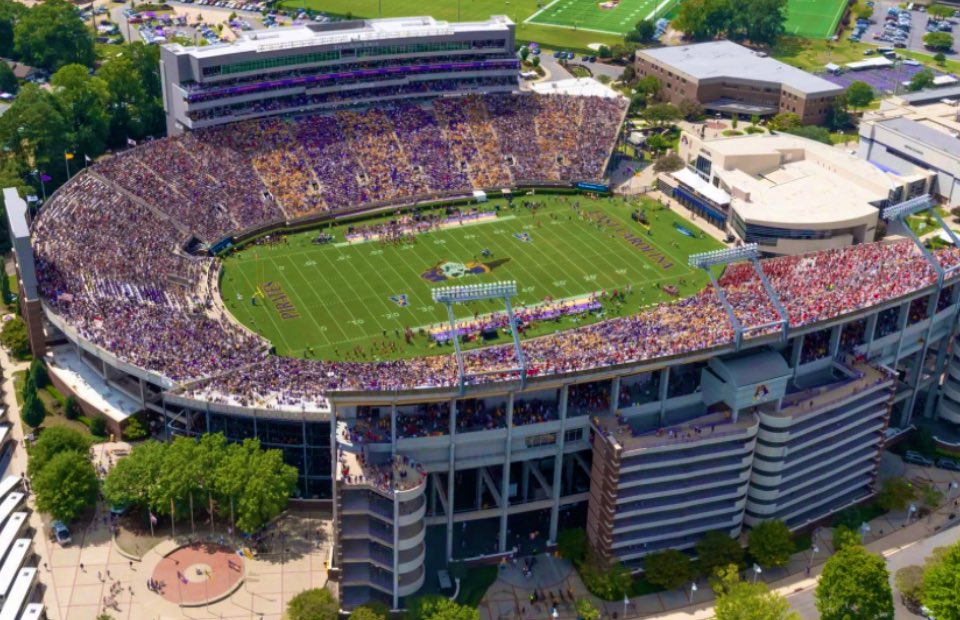 after a great conversation with @CoachJulesM I’m super appreciative and excited to have the opportunity to play a snap at ECU🙏🏾🙏🏾 @Noga_Football @CoachDRothwell