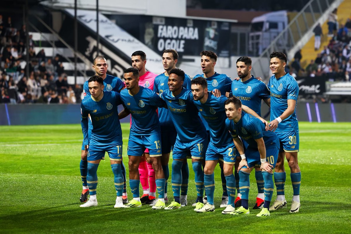 O FC Porto passou de jogar um futebol pestilento, totalmente inconsequente e sem ideias, para praticar um futebol estonteante, vertiginoso e de ataques constantemente perigosos. 

Arrisco-me a dizer que estamos perante o melhor futebol praticado na Era de Sérgio Conceição. 

Uma