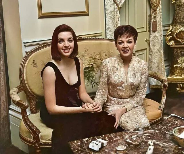 Judy Garland and her daughter Liza Minnelli in London, c. 1964.