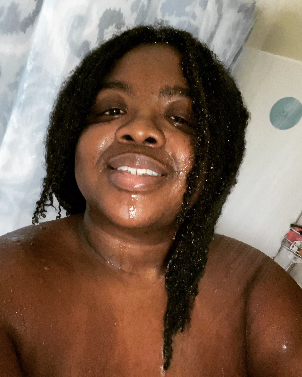 ashpot1991's tweet photo. Shower selfie https://t.co/XyTh9GhlZ9