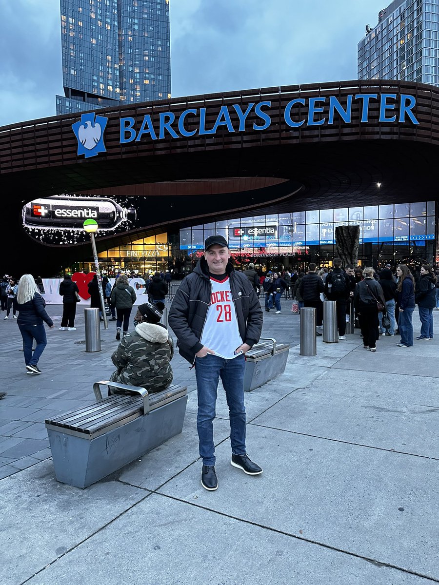 ferruhzor's tweet photo. it’s great to see @BJK_Basketbol jersey wearing American fan Andrew  at Barclays Center while watching Nets vs Rockets game. always appreciated @senolumut for all the support bringing Alpi to NBA and success to our basketball team 🦅🦅🦅 https://t.co/hNVnEGusd9