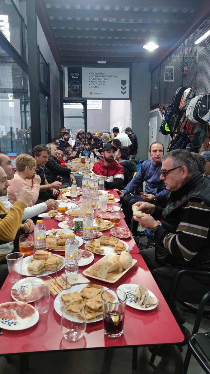 Gracias a tod@s por este torneazo sobretodo a los que están por detrás para que este sea difícil de olvidar.

Buen regreso a 🏡. 
Crónica 👇 
m.facebook.com/story.php?stor…

#galiciacalidade
#padelensilla
#dxtadaptado
#twelvepadelzenter