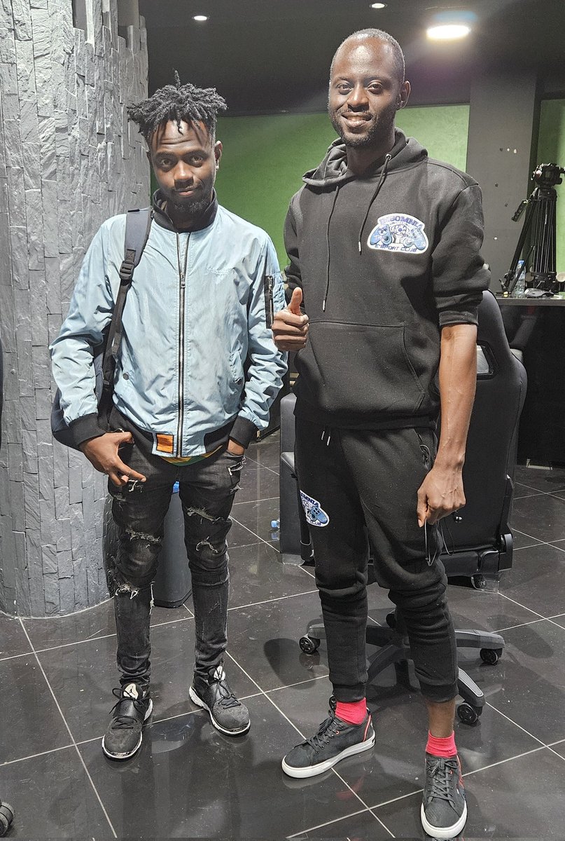 Behind every strong player, a strong training partner.

HSN &amp; Cyborg 
Tooooo strong KOF players from 🇨🇲