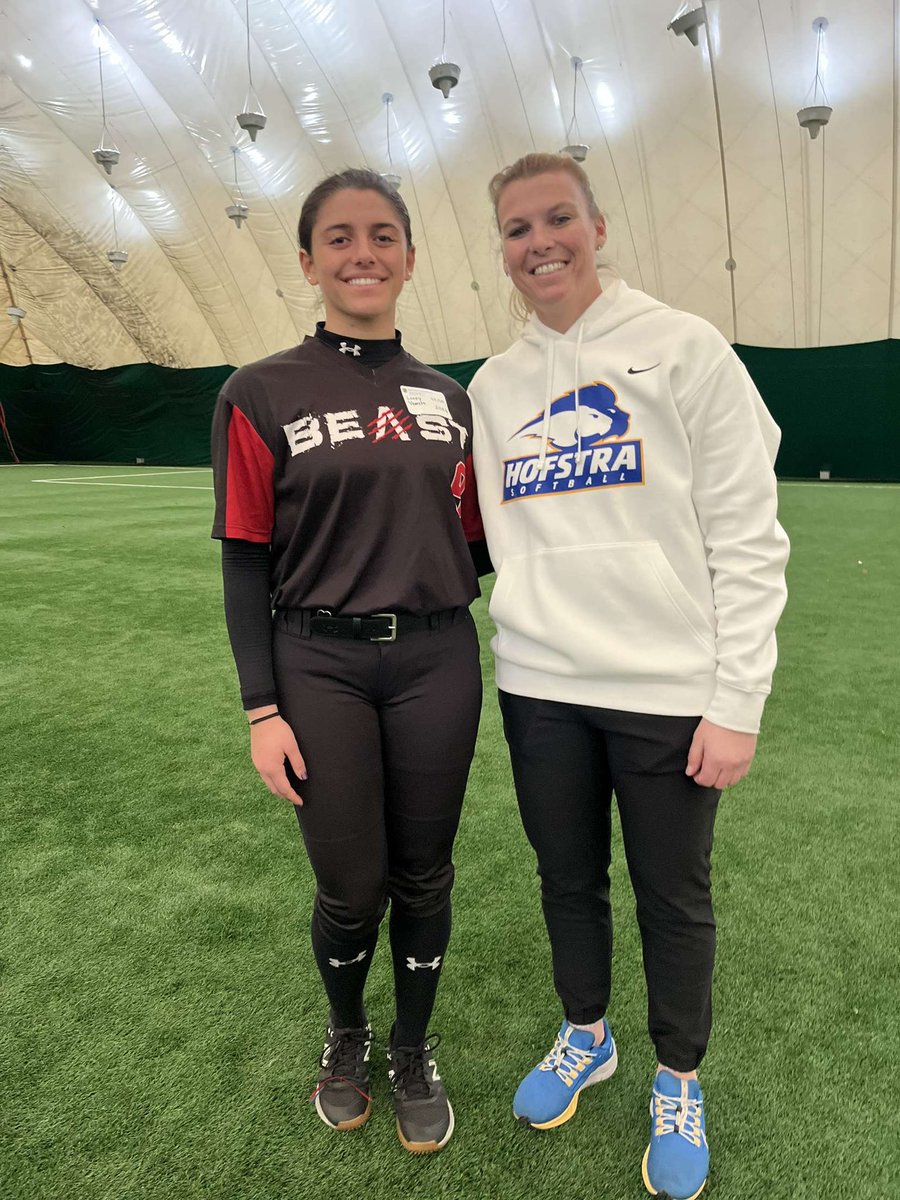 laneyvomero2026's tweet photo. I attended the @HofstraSoftball Winter Clinic today. Thank you coach @AdrienneClark7, coach @KSandberg23, coach @meg_giordano, @CoachSadeh as well as players and staff. I appreciate your time and helpful feedback. #year2026 #ssut #softball #fastpitch https://t.co/UahU62LpWc