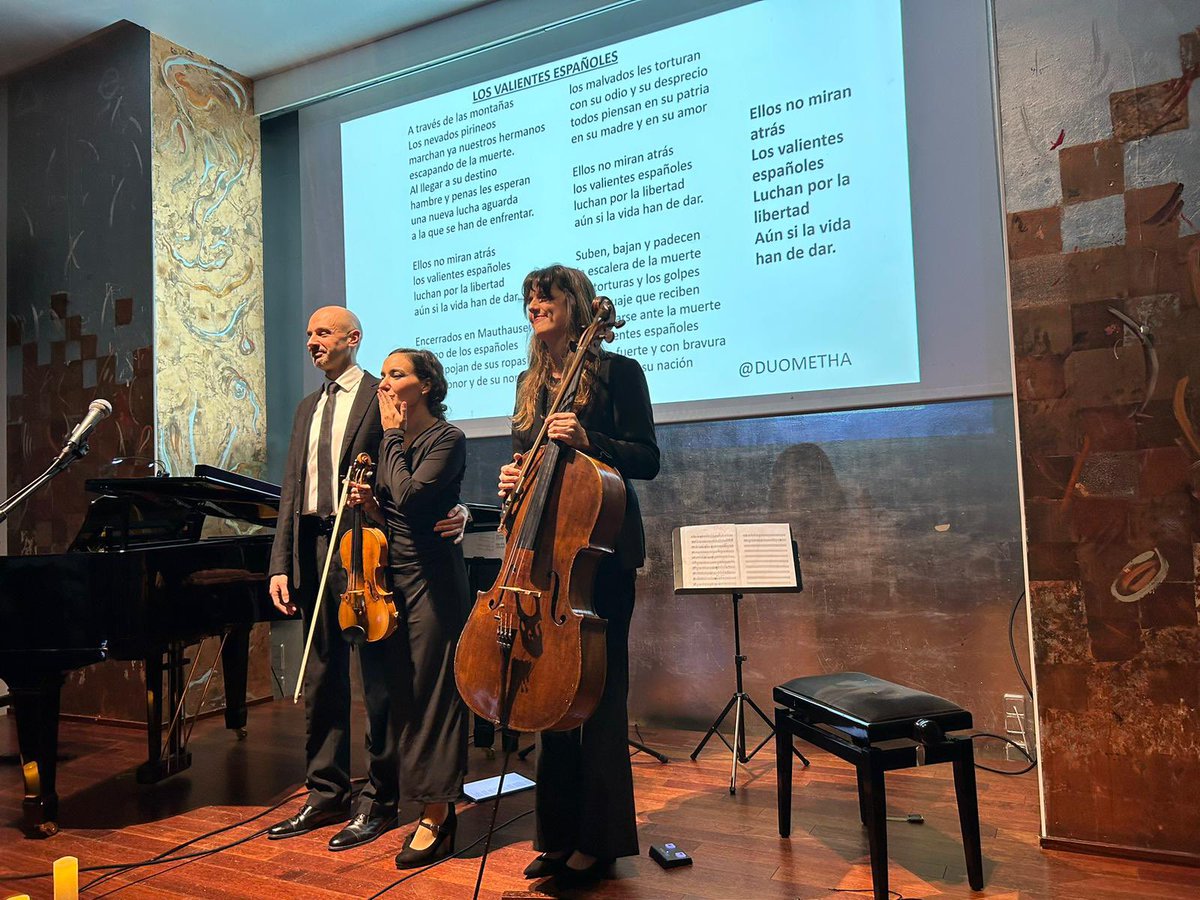 Esta tarde he estado en el concierto del “Dúo Metha”, dedicado a las canciones que se tocaban en los campos de concentración y exterminio nazi con motivo del 79 aniversario de la liberación del campo de #Auschwitz. 

Mi reconocimiento por la sensibilidad de su trabajo.