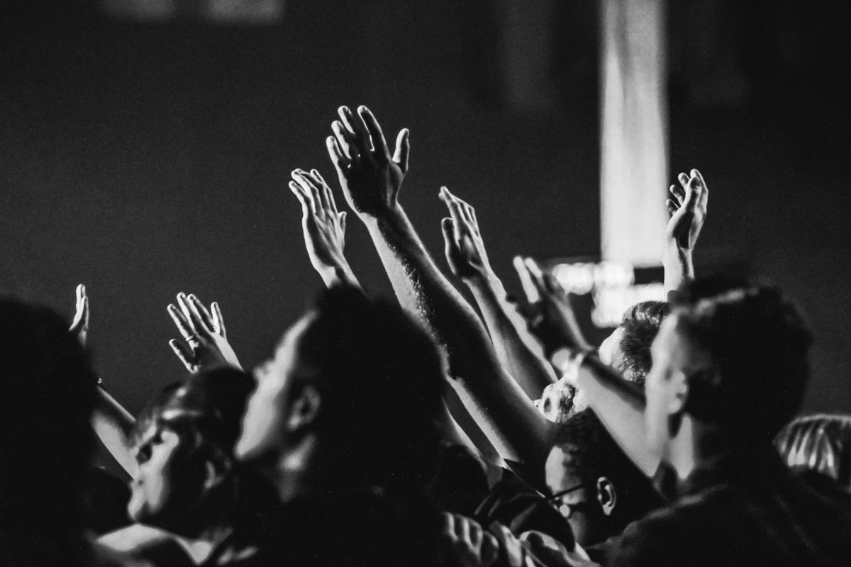 SATIRE: Raising Hands In Worship Identified As Unpardonable Sin

atoday.org/raising-hands-…