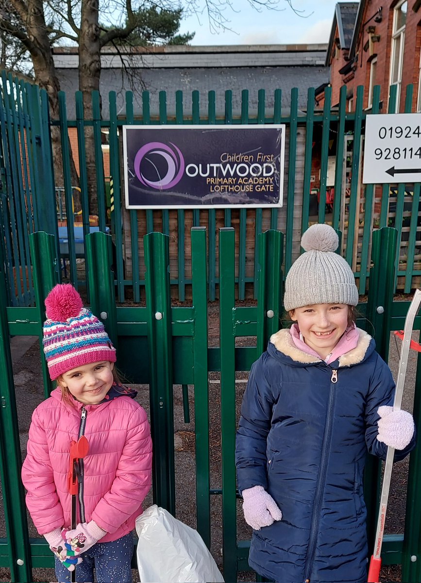GemmaPerryBark1's tweet photo. Willow &amp; Robyn had an environmental filled weekend of litterpicking, completing the #BigGardenBirdWatch, making birdfeeders and investigating what can be recycled. 🚮  ♻️  🐦 @OPA_LG @OPALG_1M @OPALG_3JB  @Girlguiding @Natures_Voice @MyWakefield @KeepBritainTidy https://t.co/QcNHckqEbm