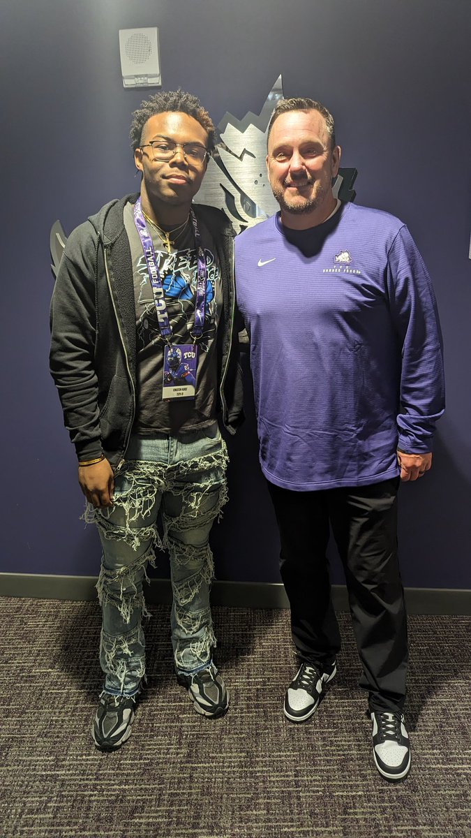 KingHurst1712's tweet photo. Thanks for having me @TCUFootball @CoachKWils @CoachSonnyDykes @lauren_craine @AAFrogDC https://t.co/e5B9Yc6DEh