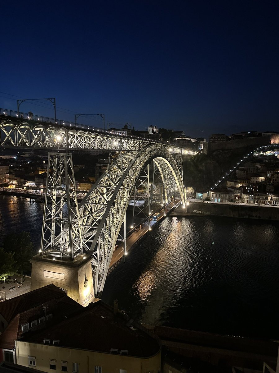 sevvvddaaa's tweet photo. Porto in night 🩵💎💙🇵🇹 https://t.co/cxInJYLL6w
