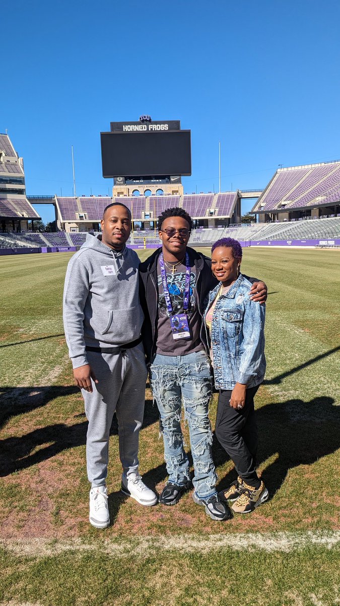 KingHurst1712's tweet photo. Thanks for having me @TCUFootball @CoachKWils @CoachSonnyDykes @lauren_craine @AAFrogDC https://t.co/e5B9Yc6DEh