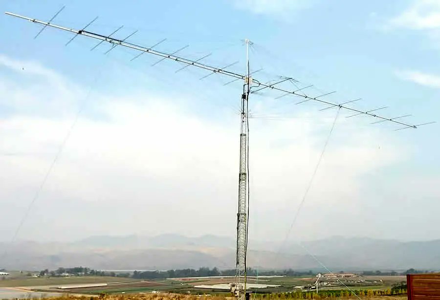 30SV086's tweet image. The Biggest CB Antenna On The Planet?
John’s antenna is a 16 element Yagi on a 117 Foot long boom
computer7.com/the-biggest-cb…
