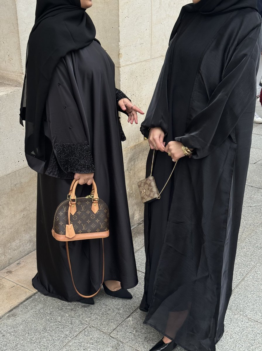 halaldressing's tweet image. KHALEEJI IN PARIS 🤍
On a désormais nos ateliers à Dubaï 🤭 Retrouvez notre nouvelle collection directement inspiré du style de nos sœurs du Moyen-Orient, avec des pièces dessinées par nous même pour vous rendre bien belles ✨
halaldressing.com