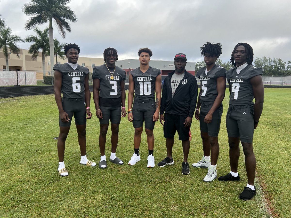 LemmingReport's tweet photo. Big thanks to one of the top high school coaches in Florida Kevin Thompson for allowing me to use his facilities today for our interview/photo session. What an impressive group of players he has developed at Palm Beach Central. No doubt one of the top programs in Florida. https://t.co/V5Ny932T6z