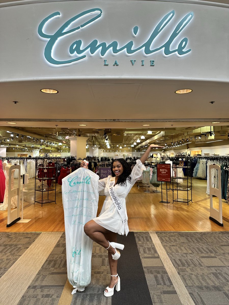 Huge thank you to Camille La Vie for their sponsorship! I’m so grateful to have received multiple of their beautiful dress that I got to wear at various appearances this year 👗 
•
#STEMQueen #STEMQueenDE #STEM #WomenInSTEM #MissPhiladelphia #netPhilly #Philly #CamilleLaVie