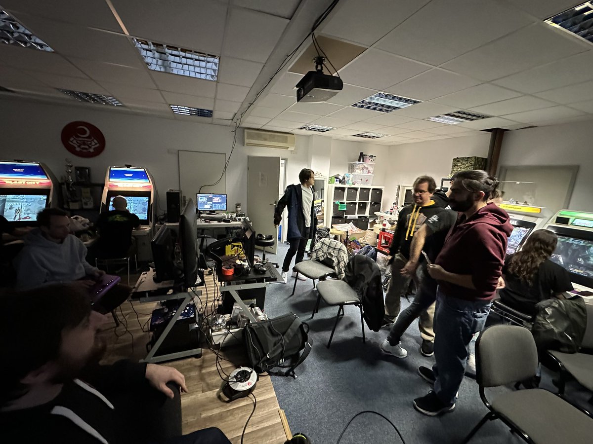 Wir haben am 3.Februar und 17.Februar offen für Casuals. KOF, GBVS, UNI, GG, SF, Tekken, alles willkommen!
Mehr Infos im Discord ->
discord.com/channels/33516…