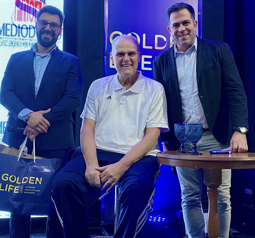 DelioPinheiro's tweet photo. Hoje tive a honra de apresentar a palestra do maior pontuador da história do basquete, @oscarschimidt em Montes Claros https://t.co/xKixw59hMz