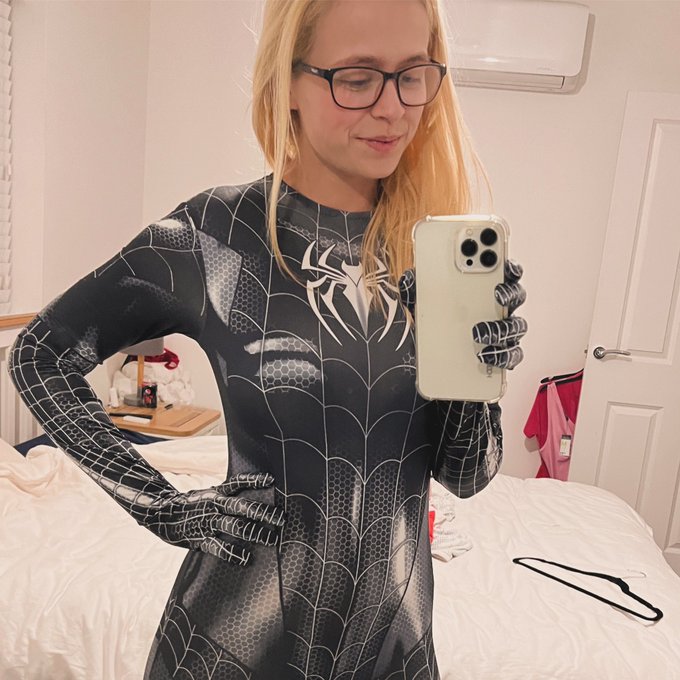 20 Discounted spaces available on my onlyfans for new subs.. grab them before they go https://t.co/W4hP8fX7a4