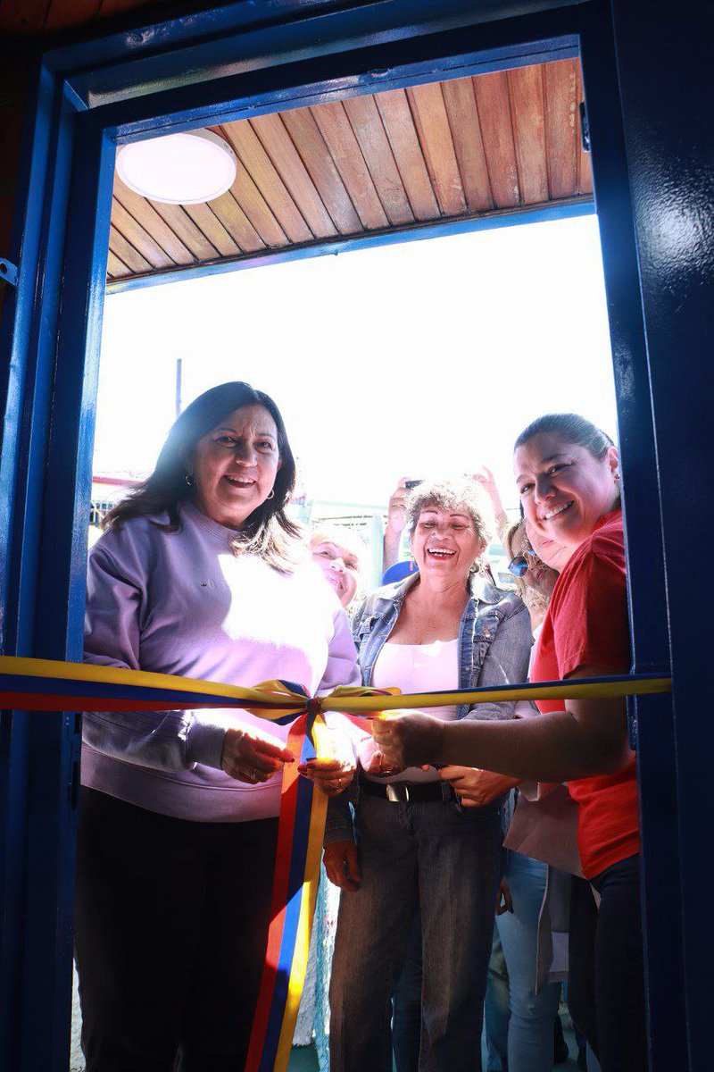 m_alexandradiaz's tweet photo. 📸 ¡𝐀𝐬í 𝐥𝐨 𝐃𝐢𝐣𝐨! 🇻🇪

Alcaldesa @gestionperfecta: En San José entregamos a la comunidad su consultorio popular refaccionado, para la atención a la salud de todos, estamos trabajando  bienestar social del pueblo.

#JusticiaYVerdad #Oriele #donnalisi #prelemi #Perletti https://t.co/URFiI9ZHJ7