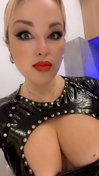 On #mistress https://t.co/DhLFq3PIwW<a href="/tag/mistress"class="tags">#mistress</a>