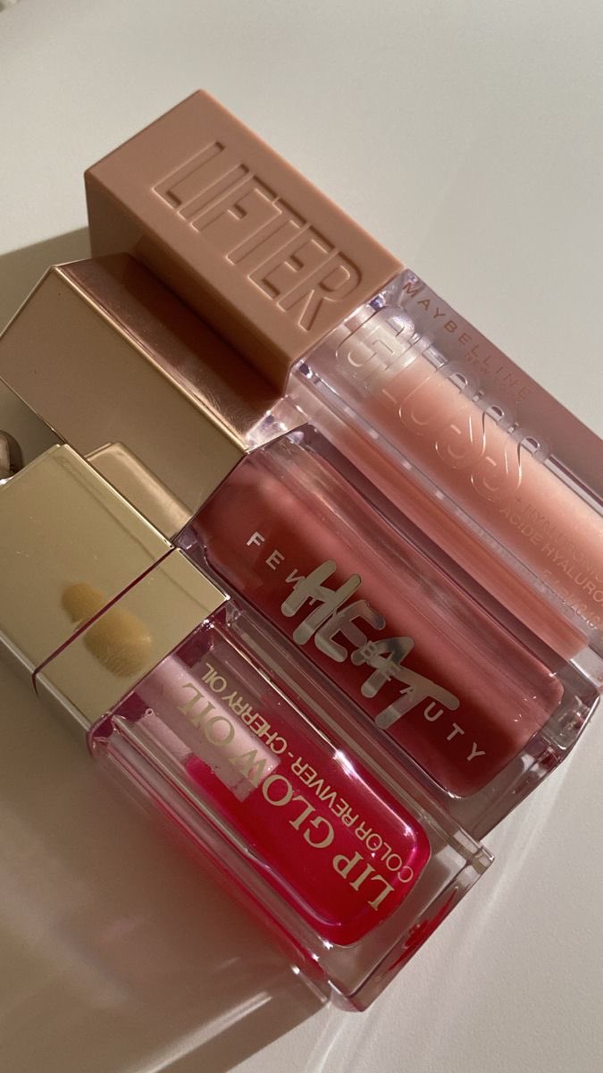 untitledallure's tweet photo. obsessed with lipgloss https://t.co/P0MXPAfHL7