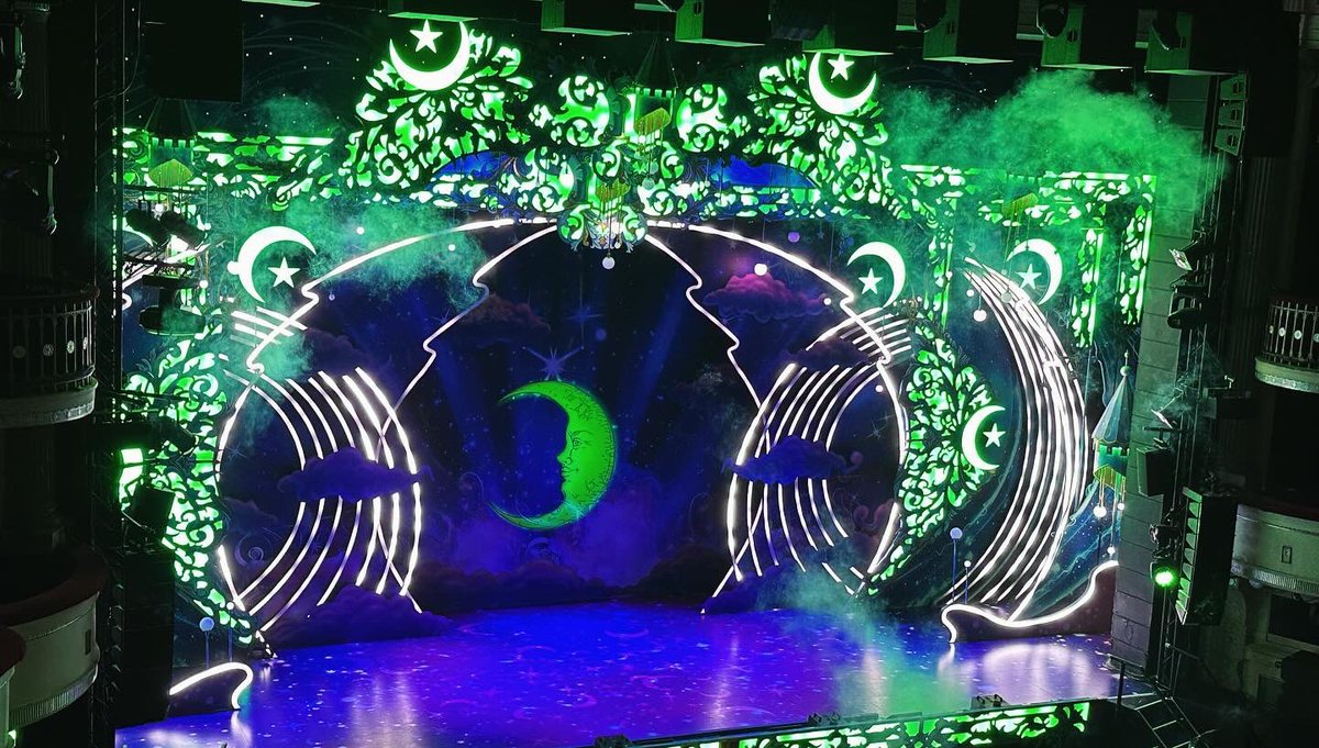 deargem's tweet photo. Cracking time at Jack and the Beanstalk panto at the Birmingham Hippodrome #HesBehindYou #OhNoHesNot #OhYesHeIs #Panto #MakingMemories #FunTimes xxx https://t.co/zwwwN1oKKa