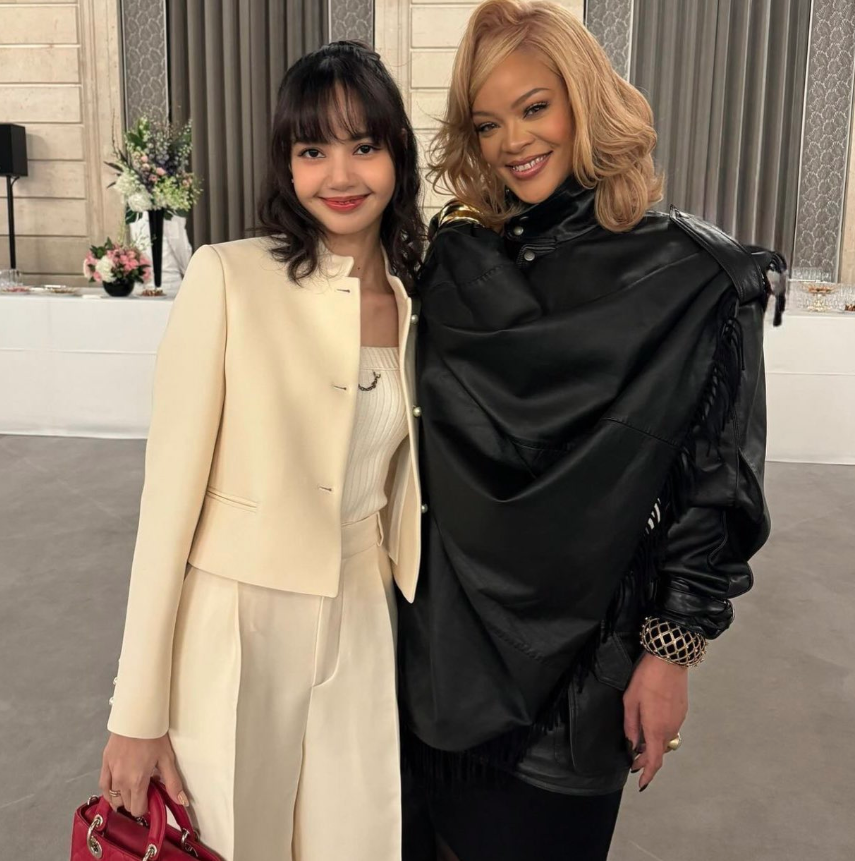AboutMusicYT's tweet photo. BLACKPINK's Lisa and Rihanna in a new photo together. https://t.co/PaB7MdLfg0