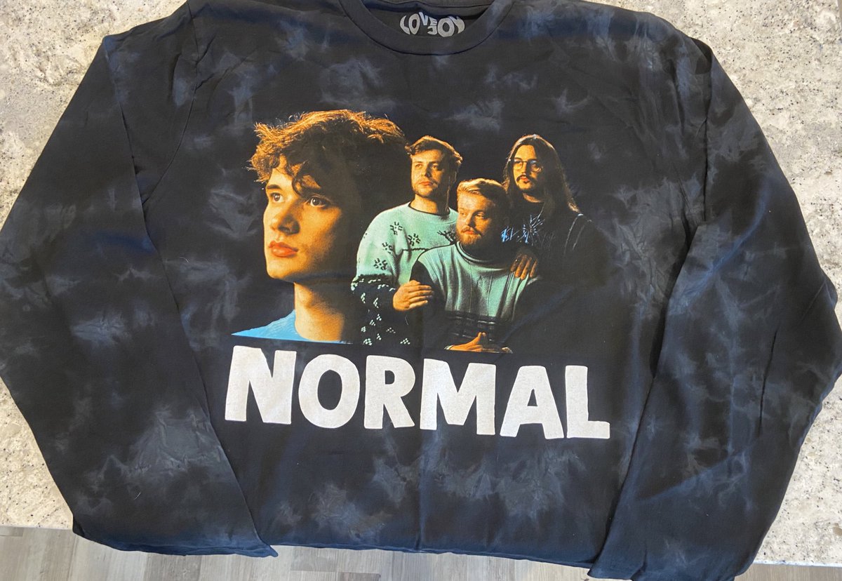 angie7786's tweet photo. 🖤GIVEAWAY 🖤
🧍‍♂️”NORMAL” long sleeve tee from latest merch drop, size L 
🧍🏼‍♀️Ends Wed 1/31 at 7 pm CST. Will ship 🌎 
🧍🏾To enter - reply w/ an act of kindness you’ve done in the past 24 hours. It could be yourself, friend/family, stranger, etc. 
(Plz r/t 🙂) https://t.co/Cka4qPk5KN