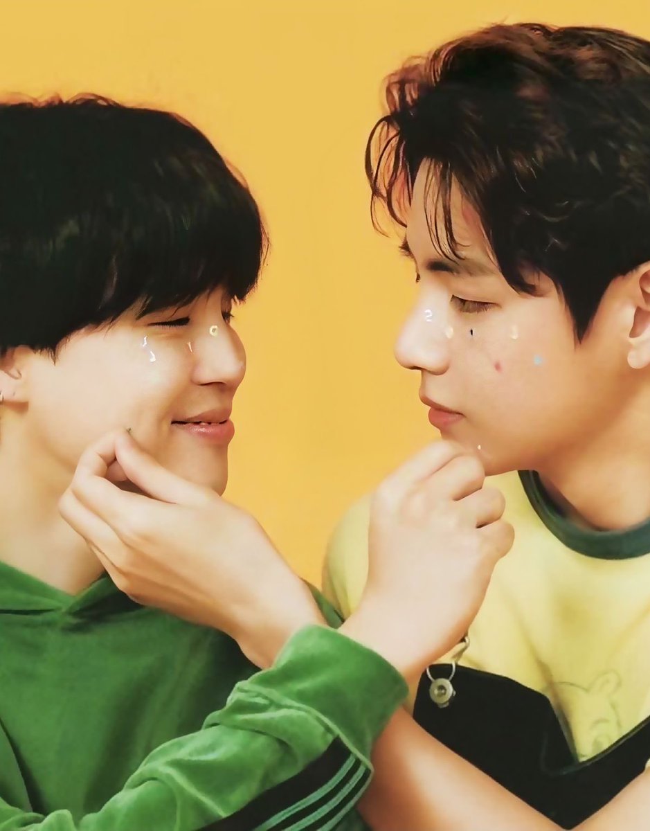 parkjiminy1997's tweet photo. كَيف لَي إِن اَصنع إِقتِباسٍ غَزليٍ مِن عَيناكَّ،وَعَيناكِّ تَخطِتْ كُل جَميلٌ. https://t.co/jvdWx1ghvg