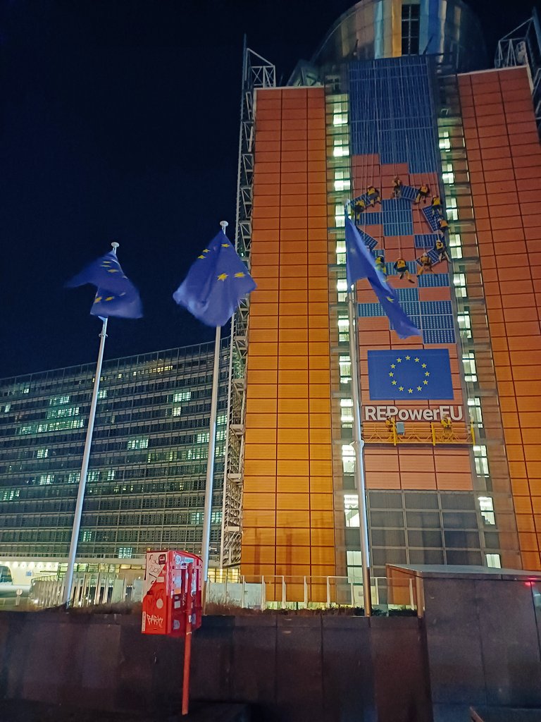 tarrio_ivan's tweet photo. A few days ago, I've to Bruxelles as a visitor of NATO HQ and as the winner of the first price of the Spanish Atlantic Association (AAE), with my work about "Luces y sombras del vínculo transatlántico: cooperación OTAN-UE". Look at my post in LinkedIn:

https://t.co/XDzUYO1yKi https://t.co/vadJNSsSjl