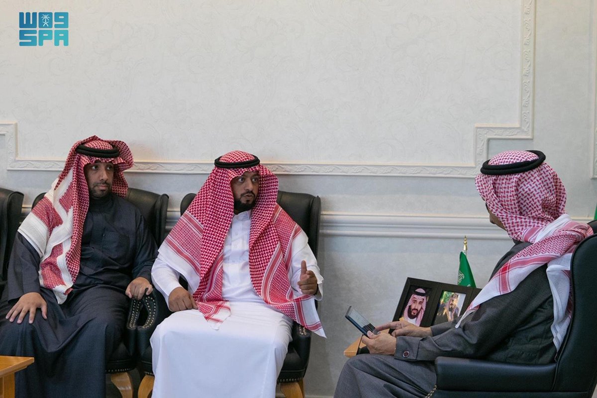 SPAregions's tweet photo. محافظ حفر الباطن يستقبل رئيس وأعضاء الجمعية السعودية للخدمات الطبية الإسعافية.
https://t.co/on2O1NcmpO
#واس_عام https://t.co/CSzXcHwr85