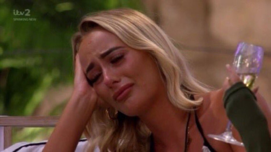 CringeMag's tweet photo. GEORGIA NO DONT GO THERE #loveisland https://t.co/n15SDFwkjt