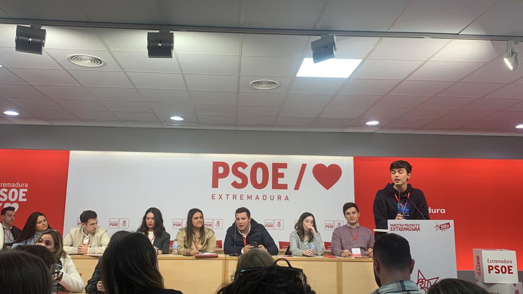 Es un orgullo poder formar parte de la Comisión Ejecutiva Provincial de <a href="/jsebadajoz/">JJ.SS Badajoz</a> como Secretario de Relaciones con Portugal🇵🇹

La colaboración transfronteriza es vital en nuestra tierra y desde JJSS de Badajoz apostamos por ella.

¡Gracias compañeros por vuestra confianza!❤️🌹