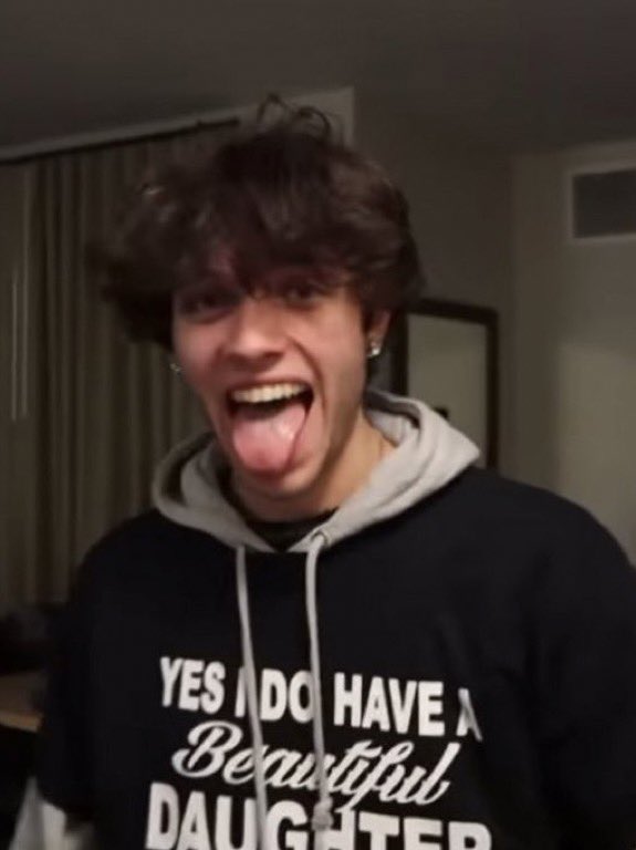 clevds's tweet photo. i had to. https://t.co/NUzZTQXjgp