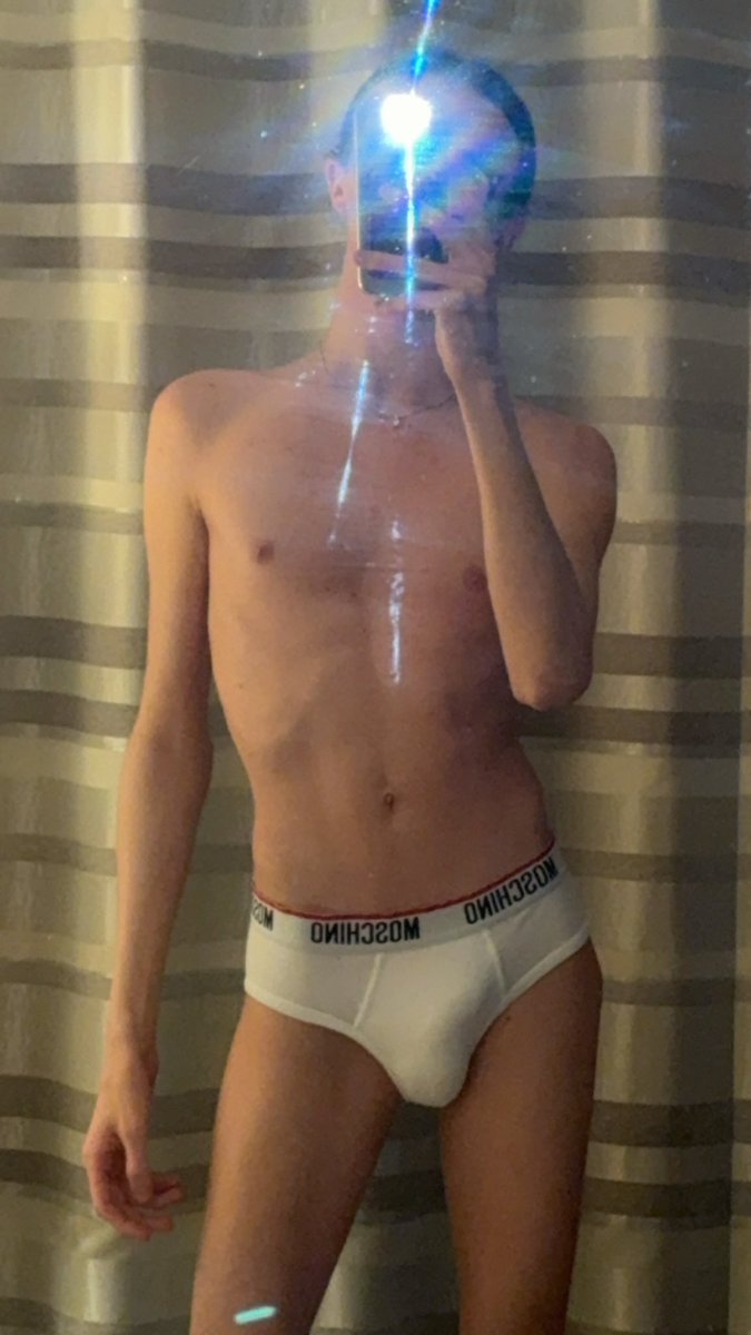 TheThomasBarton's tweet photo. Retweet if u wanna suck 😌 https://t.co/KdUstnydxt
