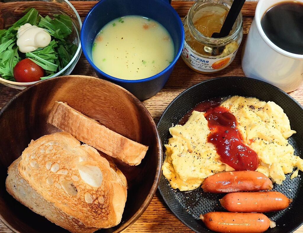 #baguette #bread #marmalade #scrambledeggs #sausage #salad #coffee #Starbucks #starbuckshome #gm #breakfast #mealathome #cooking #takekitchen #japanesefood #instafood #朝食 #朝ご飯 #朝ごはん #おうちごはん #自宅飯 #料理 #料理男子 #料理好きな人と繋がりたい #料理記録