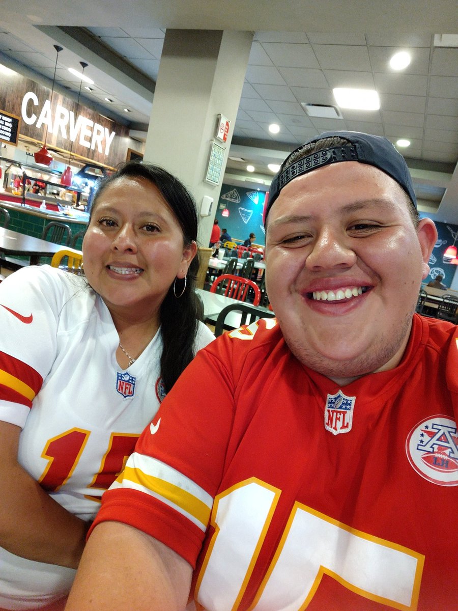 Cesar_Romero12's tweet photo. #TuPaseCompleto
Vamos chiefs 
#ChiefsKingdom https://t.co/mWP4bQUYne