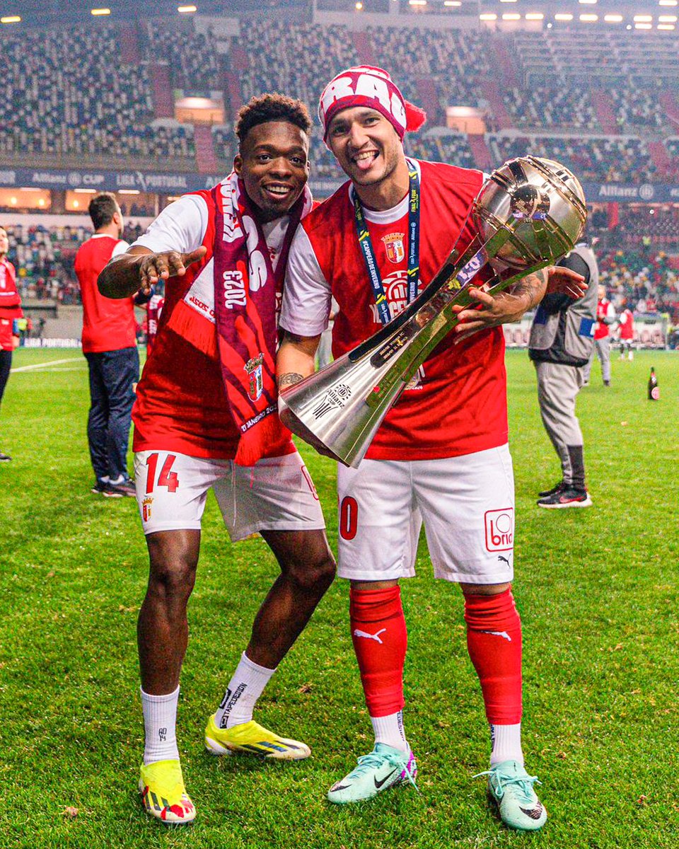 Vencedores da Taça da Liga! 🙌🏽🏆 Espírito Gverreiro até ao fim! Parabéns a todos 🔴⚪️
#AllianzCup #PorMais #SCBraga