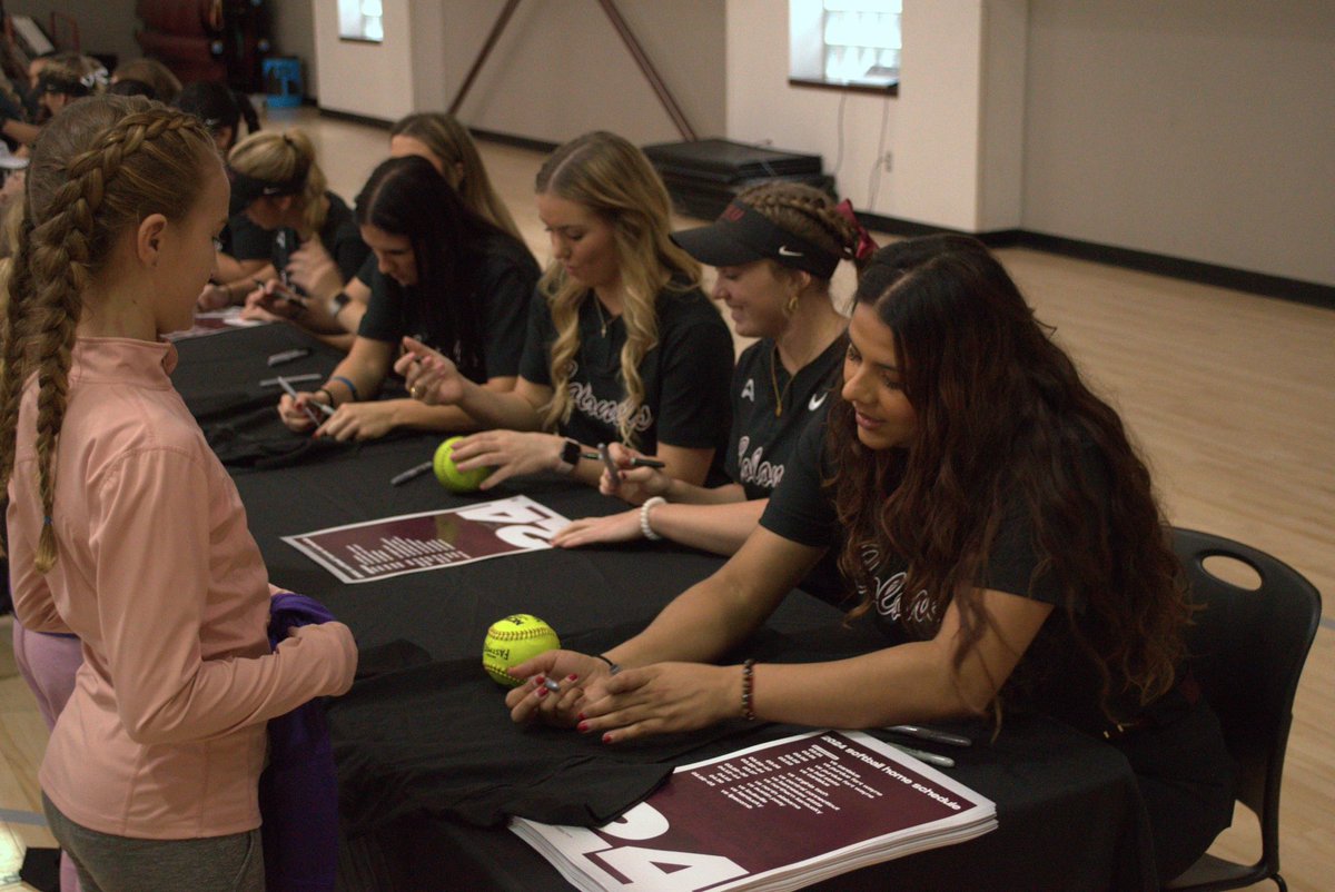 SportsEP's tweet image. Fans of Eastern Kentucky University’s (EKU) softball were invited to meet players and win prizes at the 2024 Softball Fan Day, held on Saturday, Jan. 27 at EKU’s Olympic Sports Training Center. 

Read more about the event on our website. Link in bio.