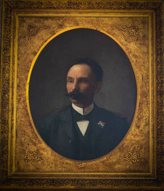 José Martí: "Patria es comunidad de intereses, unidad de tradiciones, unidad de fines, fusión dulcísima y consoladora de amores y esperanzas." #MartiVive #CubaEsCultura