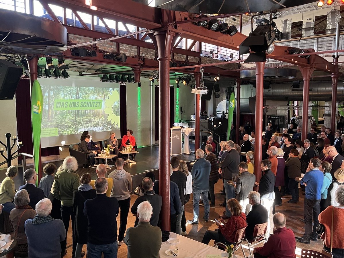 Es kommt Bewegung auf im Land. Über unsere Freiheit, unsere wehrhafte Demokratie, Zukunft und Mut zu notwendiger Veränderung, Klimaschutz &amp; Wohlstand, den Ausbau der Erneuerbaren, Sicherheit und den sozialen Zusammenhalt in unserem Land. Neujahrsempfang ⁦<a href="/bielefeldgruen/">GRÜNE Bielefeld</a>⁩